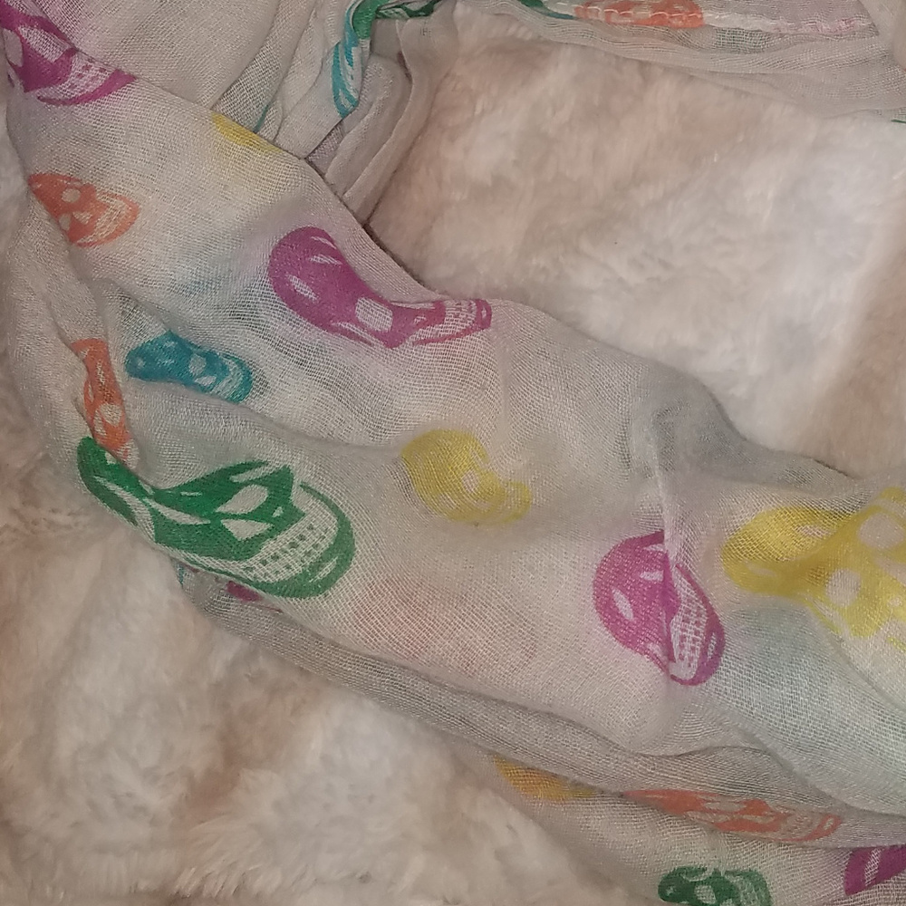 Infinity loop sugar skull scarf - Picture 5 of 6